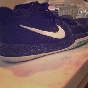 Black Kryie 3s Size 7